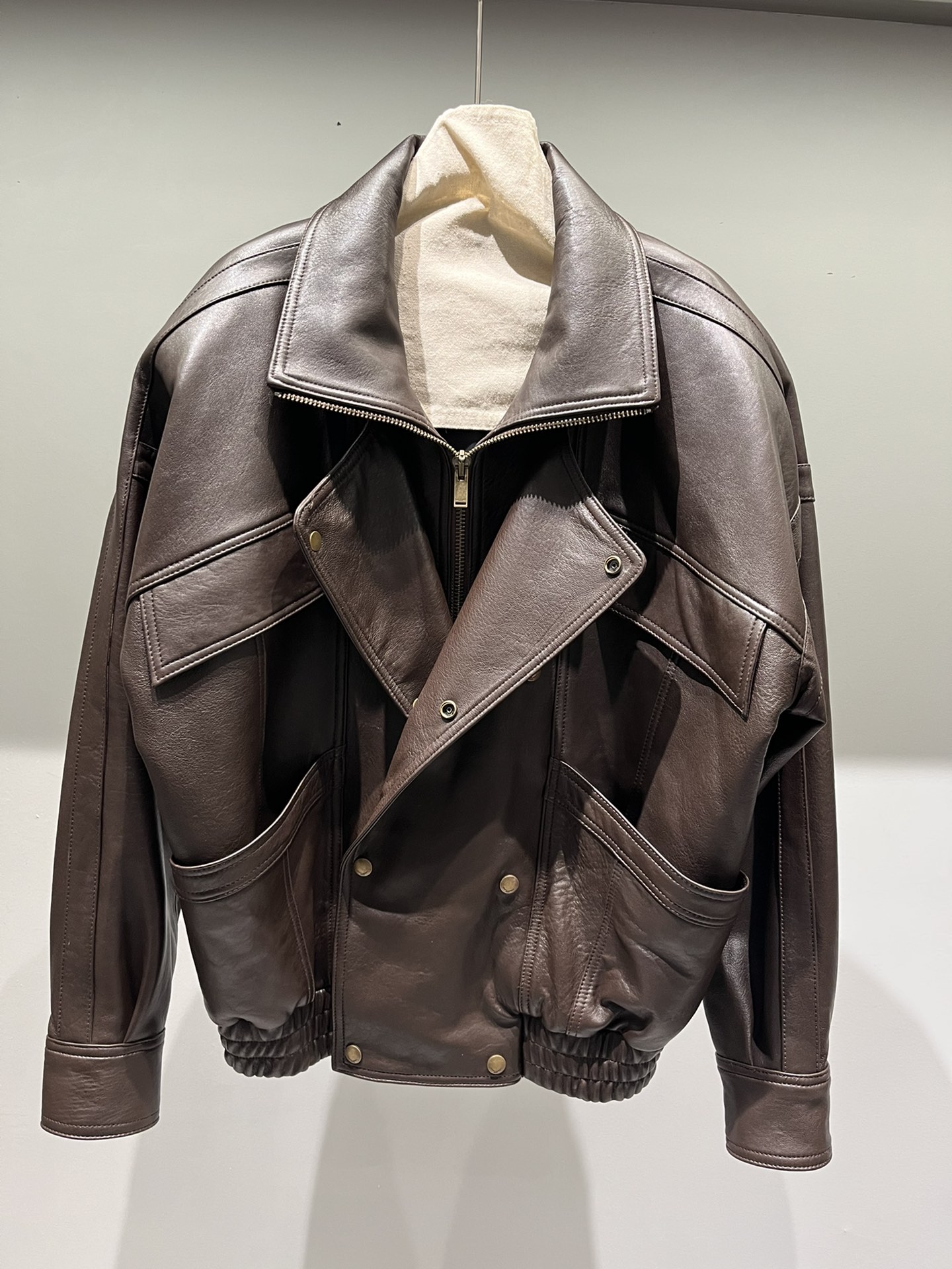 NO:755120,Ysl natural foamed sheepskin, wide version, broad shoulder version. Original hardware, because it is naturally foamed, the texture of each piece is different, pure natural, each part also has uneven foaming texture. Coffee color, the texture of each piece of foam is different, Saint Laurent-clothing, saint laurent, saint laurent, sheepskin,19860909Ysl自然发泡羊皮,阔版,阔肩版型.原版五金,因为是自然泡所以每一件的纹理不同,纯天然的,每个部位也是泡感不均匀的 咖色,每一件泡的纹理都不同,圣罗兰-服装,saint laurent,saint laurent,sheepskin,,Women's clothing