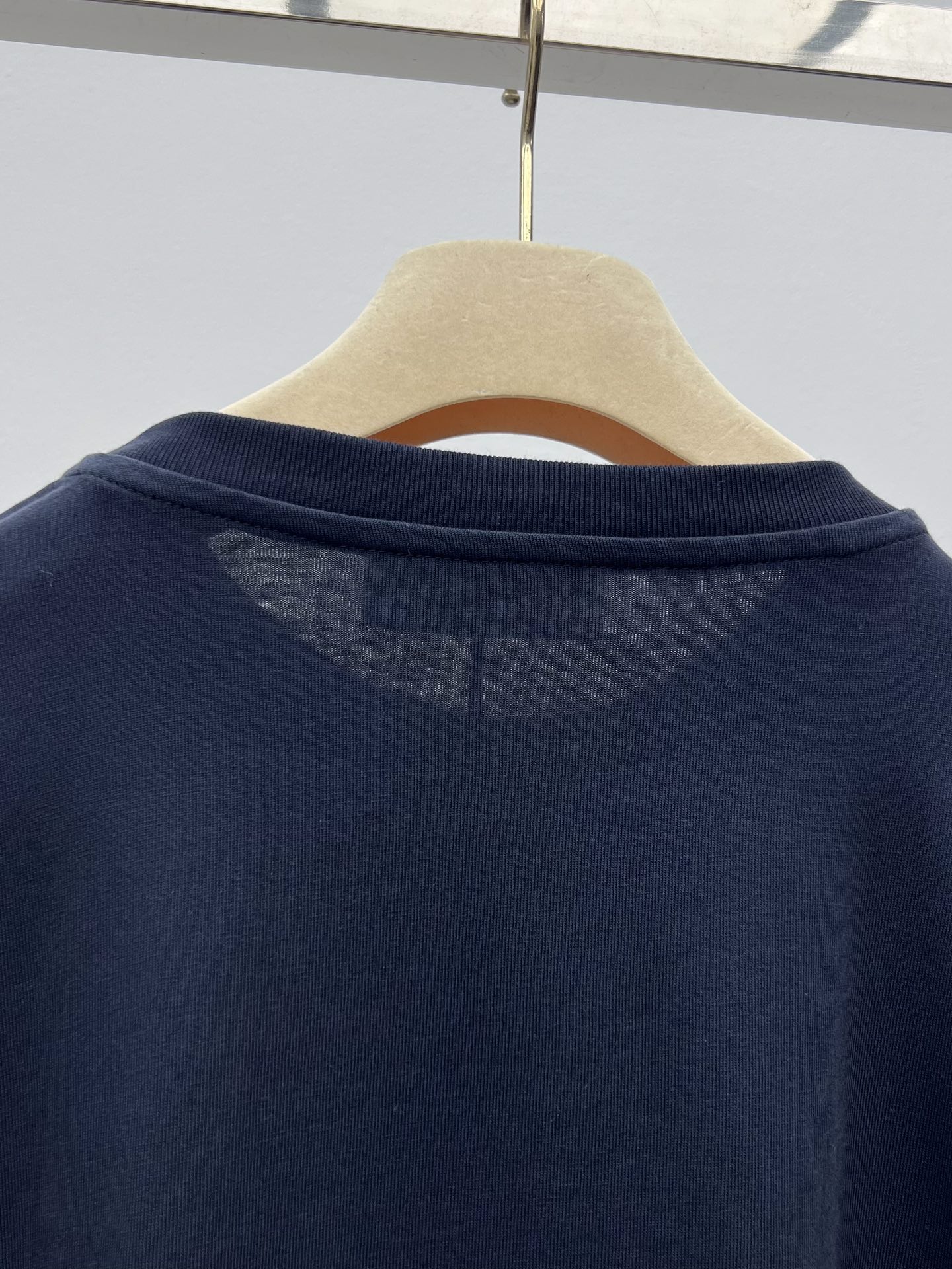 miumi*撞色假两件长袖Tmiu风格标志如针织衫和条纹在这款单品中融合拼接撞色条纹袖子 重新诠释层次感