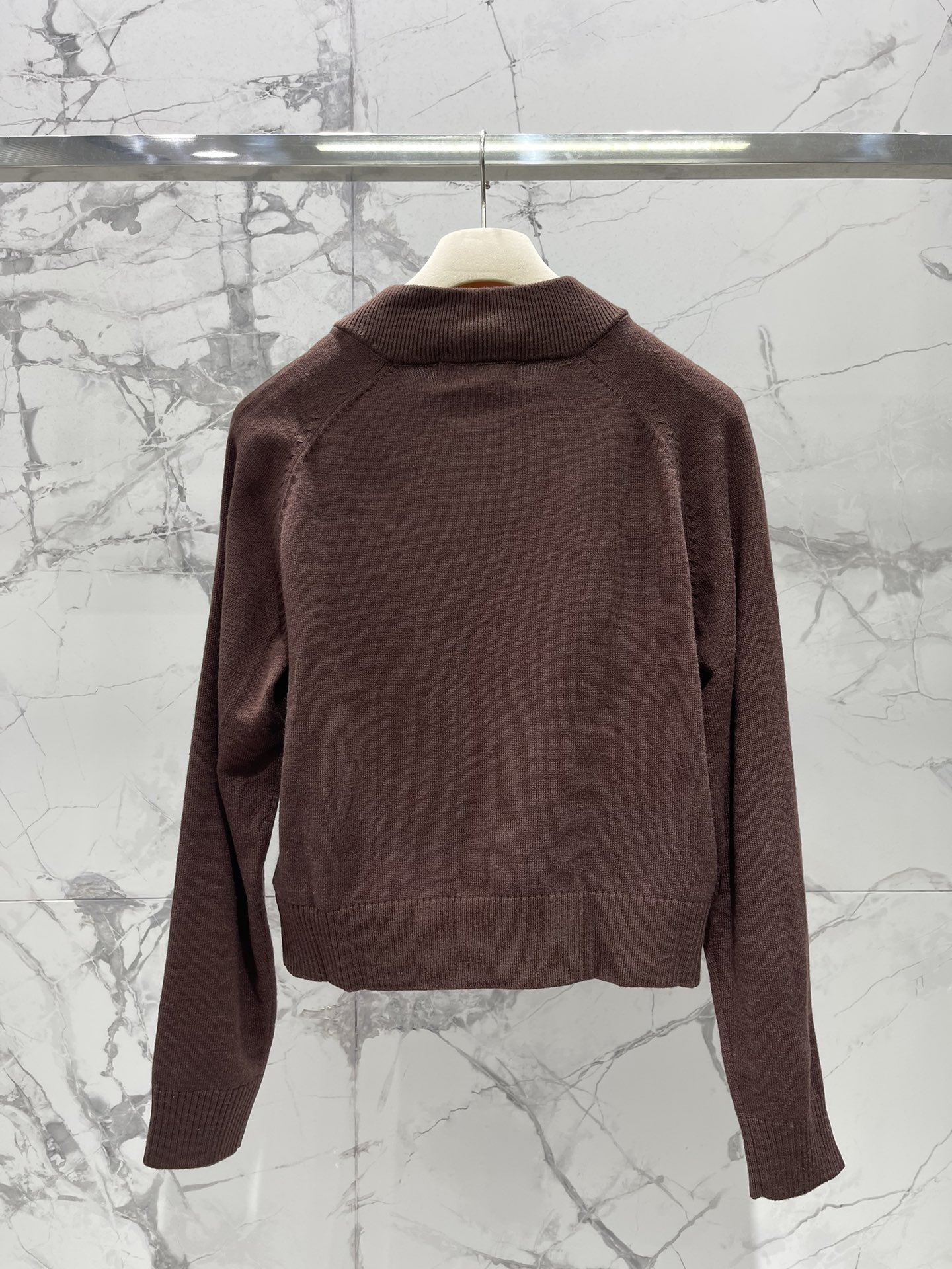 𝗠𝗜𝗨𝗠𝗜𝗨*缪缪新款字母贴布针织开衫🔥【颜值暴击！甜酷少女风】🔥字母贴布设计：超萌MIUMIU立体字母