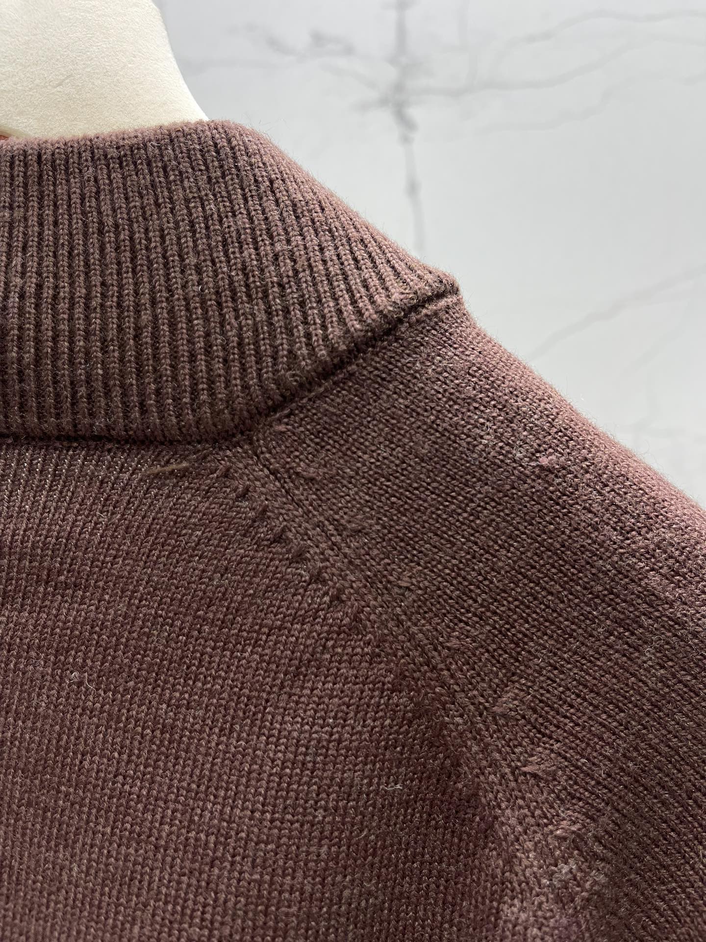 𝗠𝗜𝗨𝗠𝗜𝗨*缪缪新款字母贴布针织开衫🔥【颜值暴击！甜酷少女风】🔥字母贴布设计：超萌MIUMIU立体字母