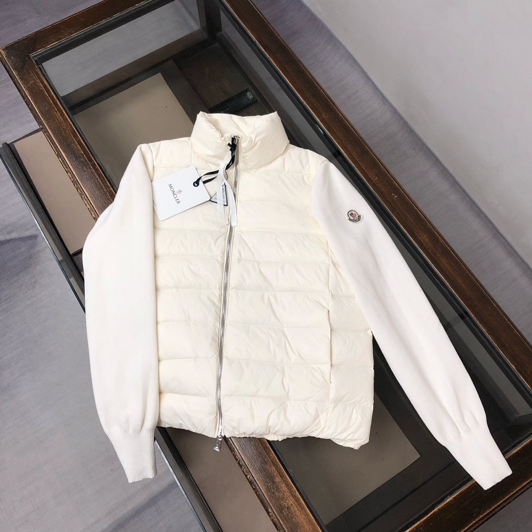 羽绒 ——————💙女款 Moncler/蒙*针织羽绒拼接立领薄款羽绒服!拼接处采用90白鸭绒➕羊毛混纺