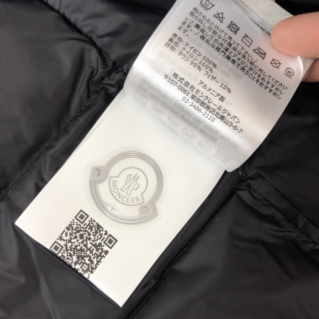 羽绒 ——————💙女款 Moncler/蒙*针织羽绒拼接立领薄款羽绒服!拼接处采用90白鸭绒➕羊毛混纺