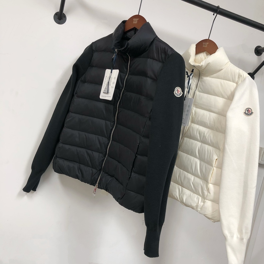 羽绒 ——————💙女款 Moncler/蒙*针织羽绒拼接立领薄款羽绒服!拼接处采用90白鸭绒➕羊毛混纺