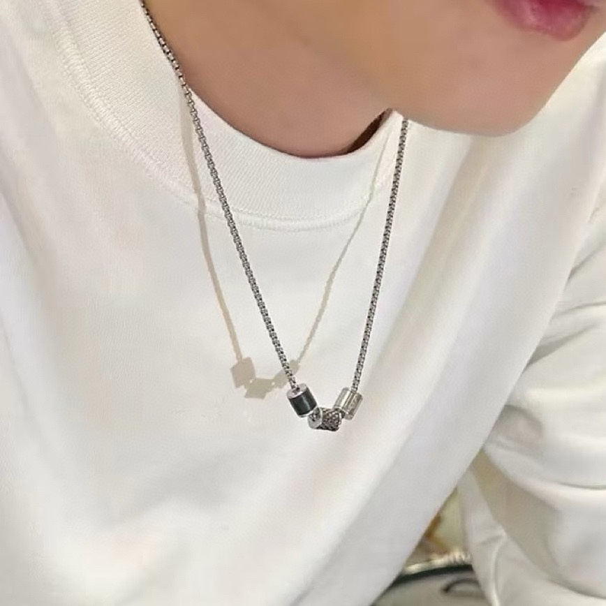 NO:387186,Armani's new Armani multiple pendant transport bead necklaces have really picked my aesthetics. They are not that gentle, but very mature. They look very delicate, fashionable, and high-end. There are black and white. Iogo in Armani loves a very special style for men and women. Elegant jewelry, armani, armani, necklace19860909阿玛尼Armani新品多件吊坠转运珠项链真的挑到我的审美上了,不是那种很温柔,很成熟的是那种一看上去显的人很精致,很时尚,很高档而且黑色跟白色上面都有阿玛尼的Iogo爱了非常特别的一款男女中性情侣款,饰品精品,armani,armani,necklace,Jewelry