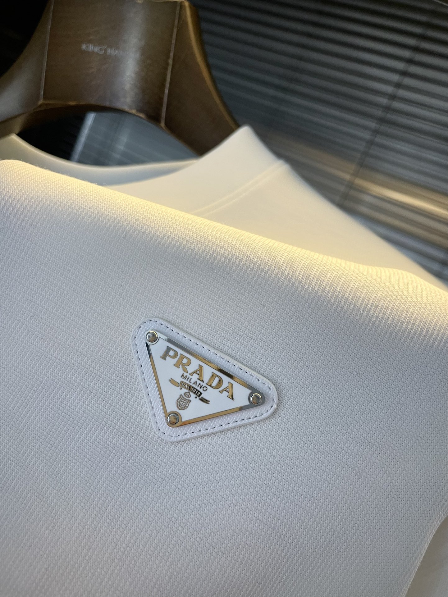 P 251 ♠️ PRAD（普拉） 2025秋季新款，专柜最新卫衣 原版版型上身休闲百搭、随性慵懒范，定制原版双面天丝面料，舒适感爆棚。高端大气，秋天的味道有没有，首选 。码数 M-3XL 代购级别……