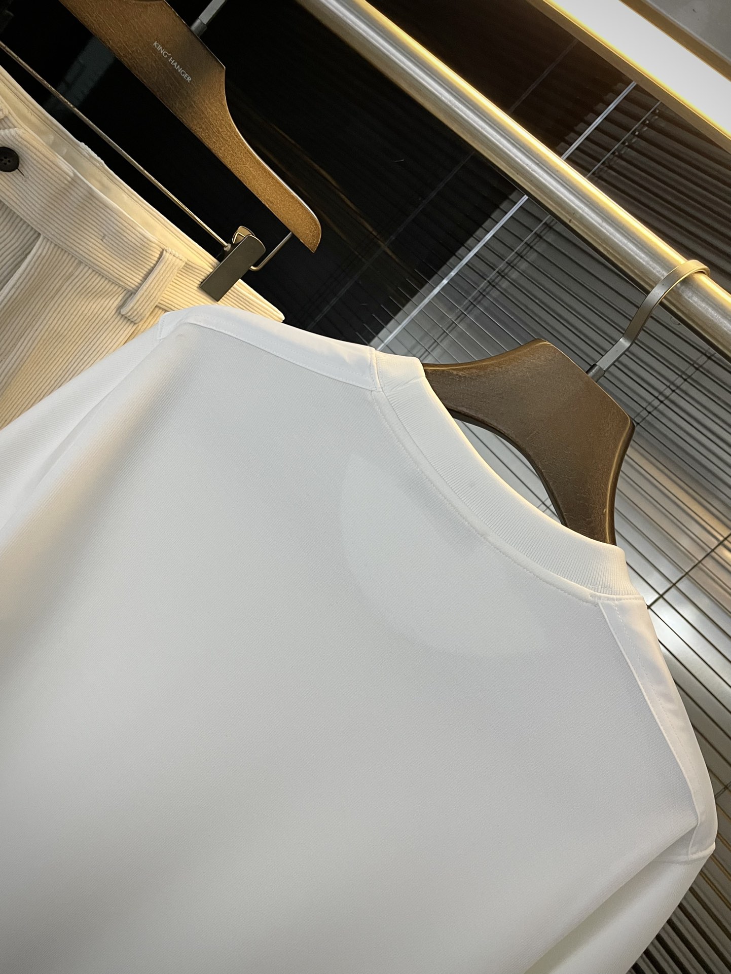 P 251 ♠️ PRAD（普拉） 2025秋季新款，专柜最新卫衣 原版版型上身休闲百搭、随性慵懒范，定制原版双面天丝面料，舒适感爆棚。高端大气，秋天的味道有没有，首选 。码数 M-3XL 代购级别……