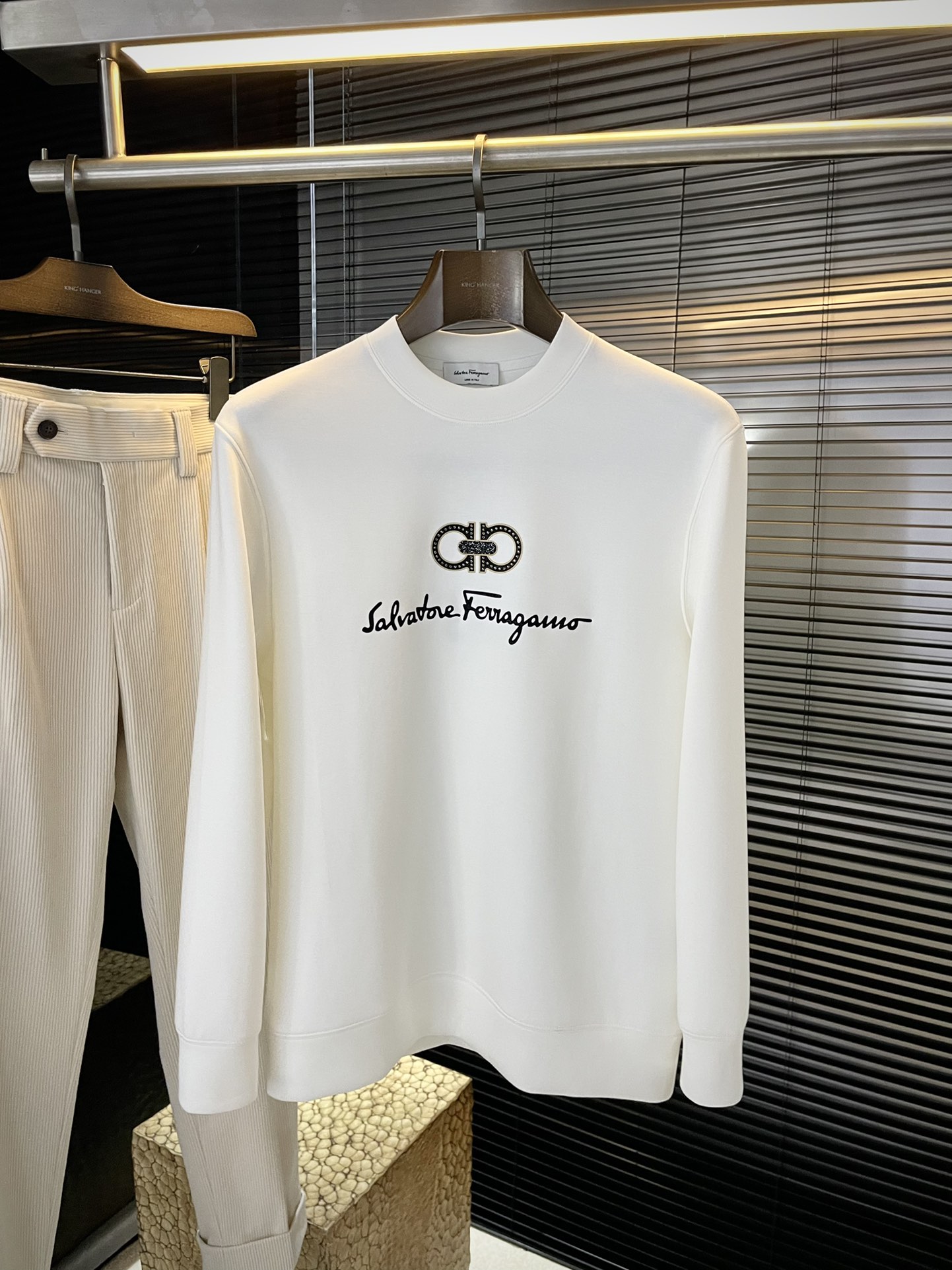 NO:529055,P FERRAGAMO (Ferragamo) 2025 autumn new style, the latest hoodie for the counter, the original style is casual and versatile, casual and lazy, customized original modal fabric, full of comfort. High-end and atmospheric, does the smell of autumn have? The first choice. Code M-3XL Purchase Level..., ferragamo, ferragamo, hoodie, sweatshirts, alexander wang19860909P  FERRAGAMO（菲拉格慕）2025秋季新款,专柜最新卫衣 原版版型上身休闲百搭、随性慵懒范,定制原版莫代尔面料,舒适感爆棚.高端大气,秋天的味道有没有,首选 .码数 M-3XL 代购级别……,,ferragamo,ferragamo,hoodie,sweatshirts,alexander wang,Men's clothing