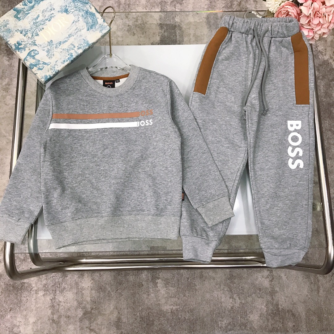NO:579158,[Available in stock] BO*S suit [pullover sweatshirt and trousers] Exquisite two-bar printed logo, high-end and fashionable style ~ matched with terry sweatshirt and trousers of the same fabric series. Made of 320g terry pure cotton fabric. Soft and comfortable, simple and fashionable, craftsmanship superimposed, visible high quality, super stylish and good-looking, color gray size--130-140-150-160  Complete package of 10, clothes, hoodie, sweatshirts,19860909【现货发】   BO*S 套装【套头卫衣长裤】精致两杠印花logo 高级时髦款～搭配同面料系列毛圈卫衣长裤 采用克重320g毛圈纯棉面料材质制作 柔软舒适 简约时尚 工艺叠加 看得见的高品质 超级有型又好看 颜色灰色 size--130-140-150-160 全套包装10,衣服,hoodie,sweatshirts,,Children's