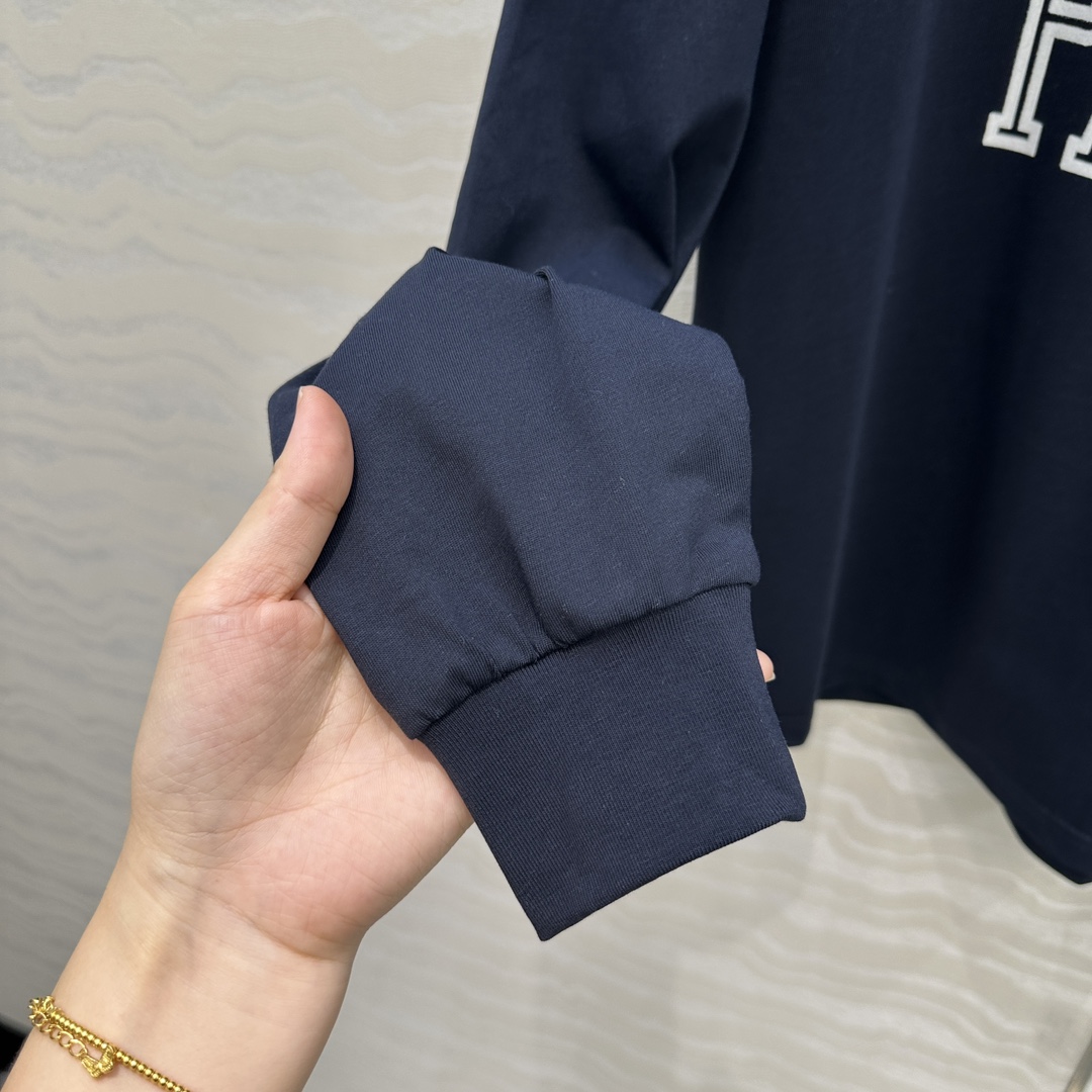 独家首发❤️原单品质CE旋门长袖T恤，轻盈纯棉面料质感柔软舒适，时髦精必备单品解锁所有穿搭！认准我家品质