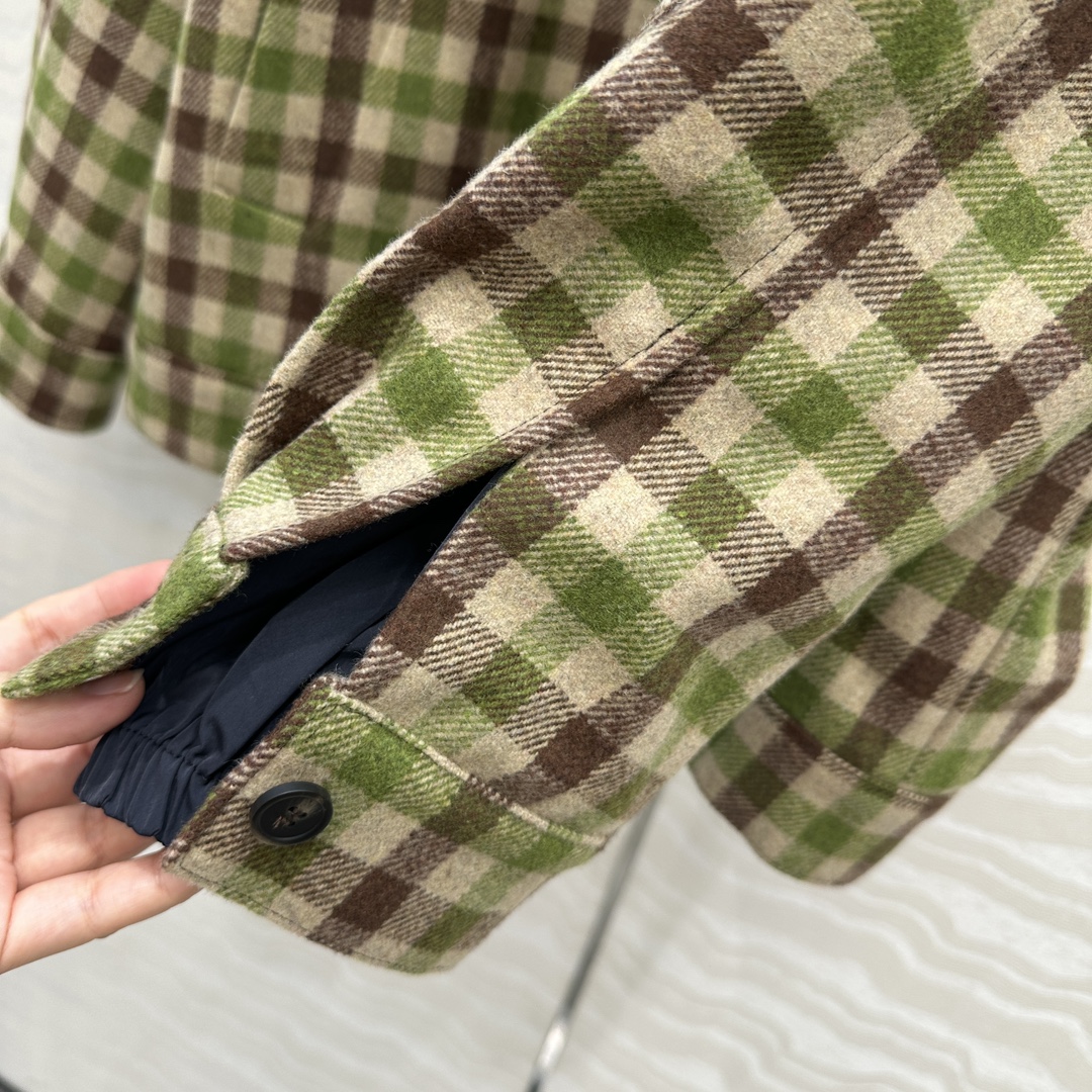 独家首发❤️原单品质miu系少女穿搭！知识分子时髦风翻领夹克假两件外套！定制羊毛格纹面料挺阔。时髦配色复