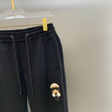 P Fendi 芬迪 25年最新款开衫套装最新最顶级经典老佛爷重工排列立领经典图案潮流休闲开衫套装,最顶 P Fendi 芬迪 25年最新款开衫套装最新最顶级经典老佛爷重工排列立领经典图案潮流休闲开衫套装,最顶