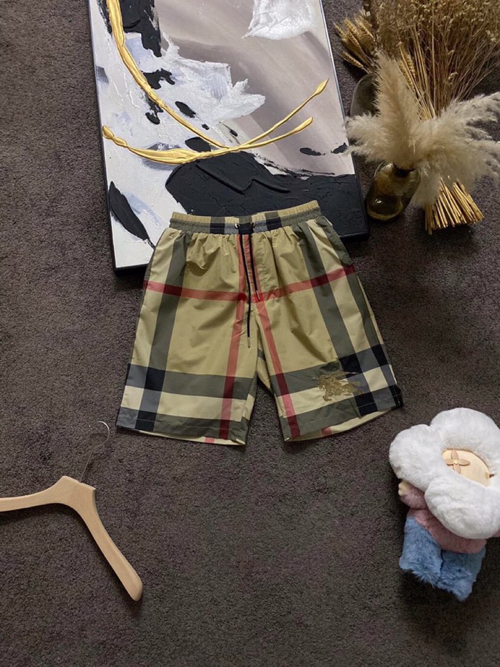 Burberry巴宝莉春夏SS 新款卡其超大格纹战马骑士刺绣 防晒短裤🔥❤️\n原版级定制经典配色超大格