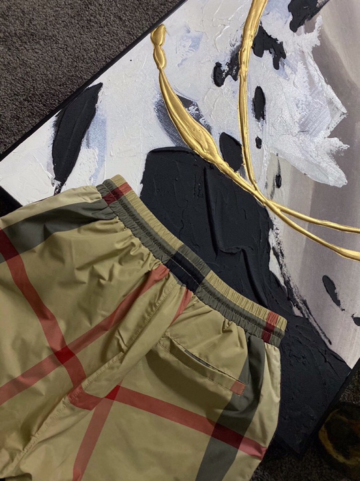 Burberry巴宝莉春夏SS 新款卡其超大格纹战马骑士刺绣 防晒短裤🔥❤️\n原版级定制经典配色超大格