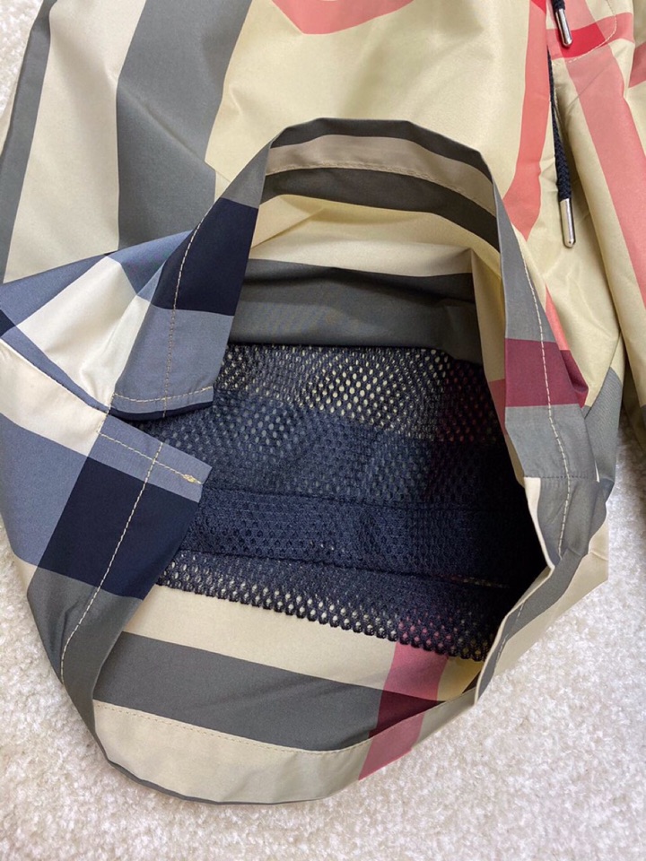 Burberry巴宝莉春夏SS 新款卡其超大格纹战马骑士刺绣 防晒短裤🔥❤️\n原版级定制经典配色超大格