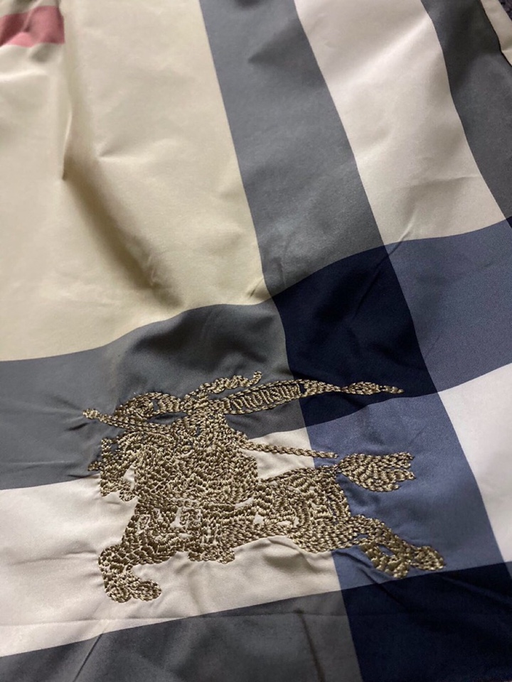 Burberry巴宝莉春夏SS 新款卡其超大格纹战马骑士刺绣 防晒短裤🔥❤️\n原版级定制经典配色超大格