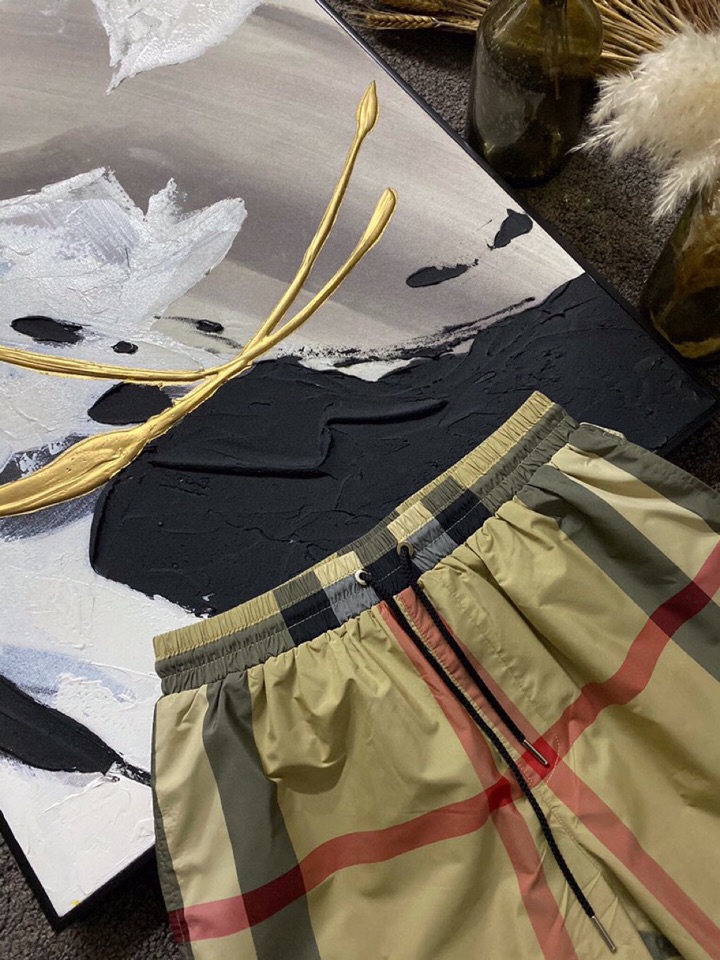 Burberry巴宝莉春夏SS 新款卡其超大格纹战马骑士刺绣 防晒短裤🔥❤️\n原版级定制经典配色超大格