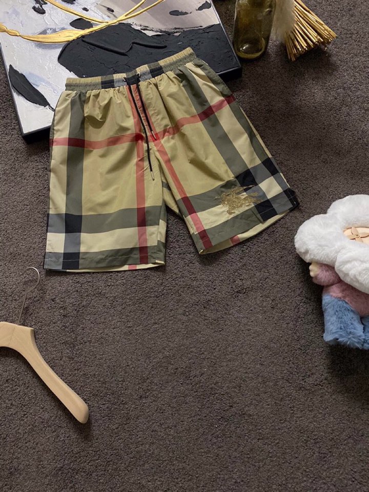 Burberry巴宝莉春夏SS 新款卡其超大格纹战马骑士刺绣 防晒短裤🔥❤️\n原版级定制经典配色超大格