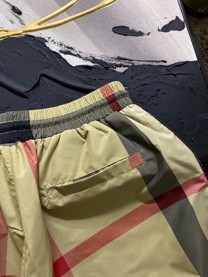 Burberry巴宝莉春夏SS 新款卡其超大格纹战马骑士刺绣 防晒短裤🔥❤️\n原版级定制经典配色超大格