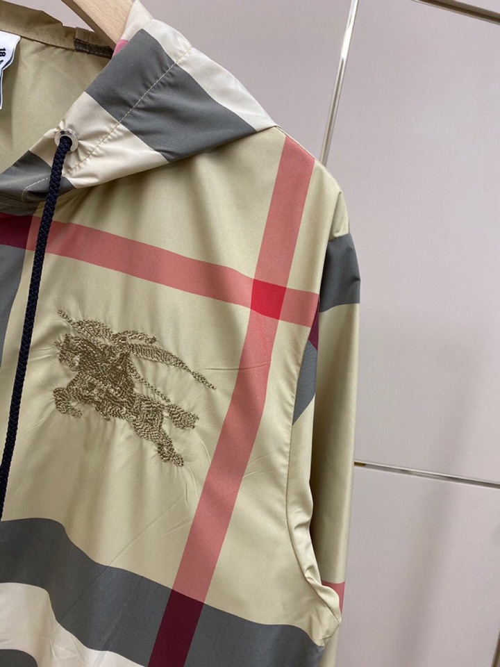 Burberry巴宝莉2024春夏/🆕原版级🆕新款卡其超大格纹战马骑士刺绣 防晒连帽夹克外套套装🔥❤️\