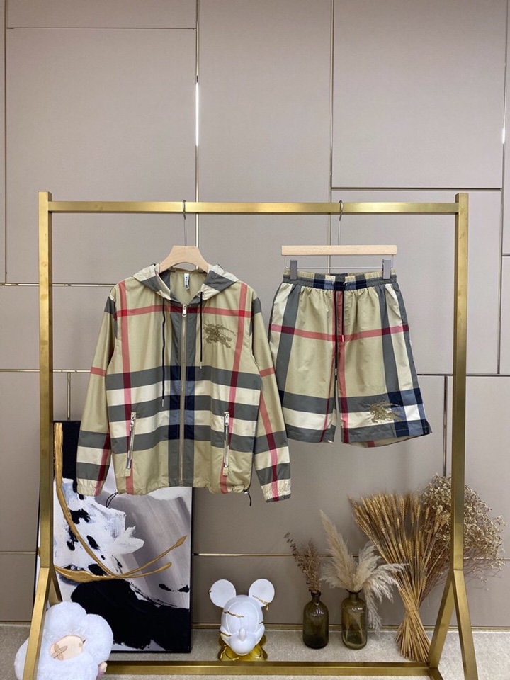 Burberry巴宝莉2024春夏/🆕原版级🆕新款卡其超大格纹战马骑士刺绣 防晒连帽夹克外套套装🔥❤️\