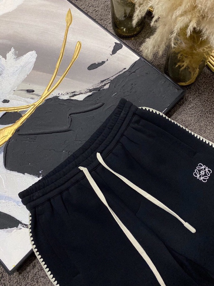 LOEWE 罗意威春夏网红爆款🔥火爆罗罗威钩花边短裤，专属定制奢品空气珠地面料，爽滑舒适有型，手感超一流