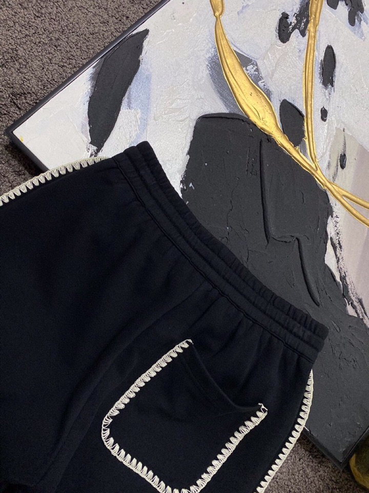 LOEWE 罗意威春夏网红爆款🔥火爆罗罗威钩花边短裤，专属定制奢品空气珠地面料，爽滑舒适有型，手感超一流