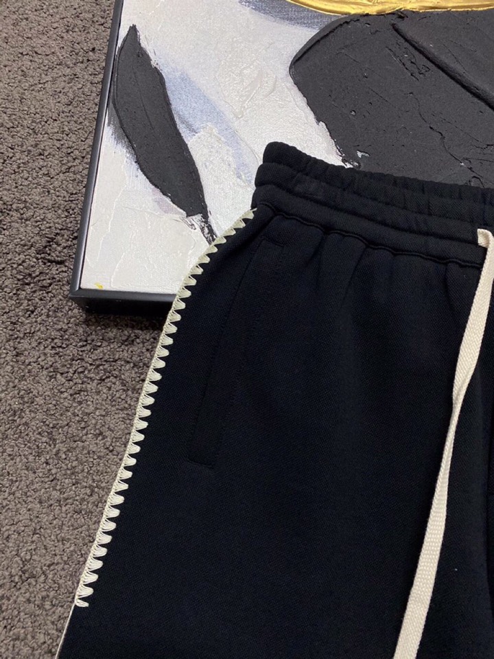 LOEWE 罗意威春夏网红爆款🔥火爆罗罗威钩花边短裤，专属定制奢品空气珠地面料，爽滑舒适有型，手感超一流