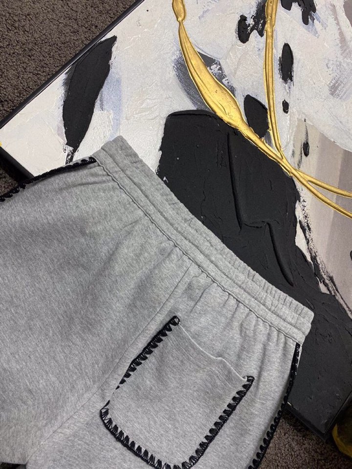 LOEWE 罗意威春夏网红爆款🔥火爆罗罗威钩花边短裤，专属定制奢品空气珠地面料，爽滑舒适有型，手感超一流