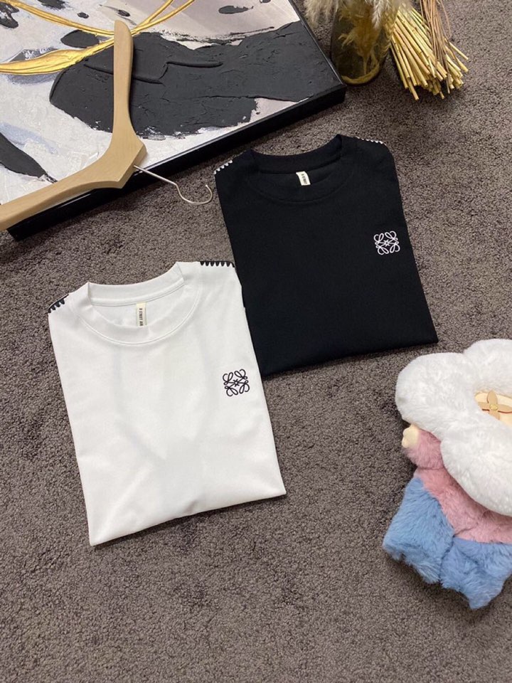 LOEWE 罗意威春夏网红爆款，钩花边短袖圆领T恤，专属定制奢品丝光珠地面料，爽滑舒适有型，手感超一流，