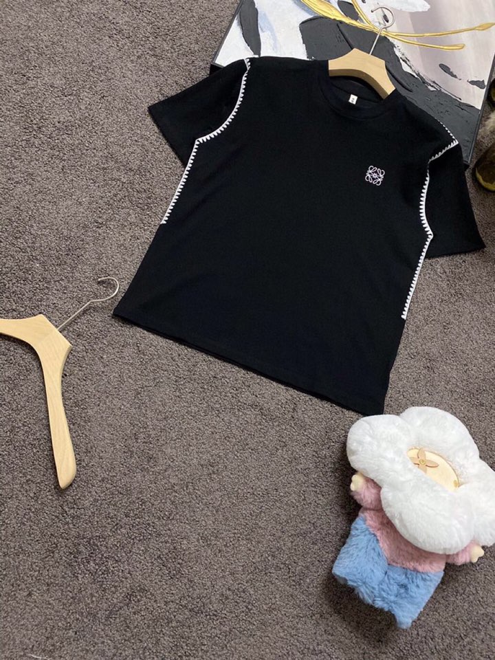 LOEWE 罗意威春夏网红爆款，钩花边短袖圆领T恤，专属定制奢品丝光珠地面料，爽滑舒适有型，手感超一流，