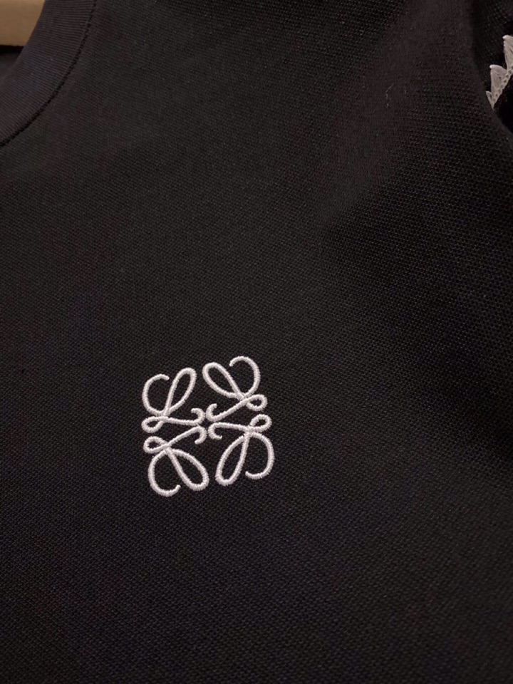 LOEWE 罗意威春夏网红爆款，钩花边短袖圆领T恤，专属定制奢品丝光珠地面料，爽滑舒适有型，手感超一流，