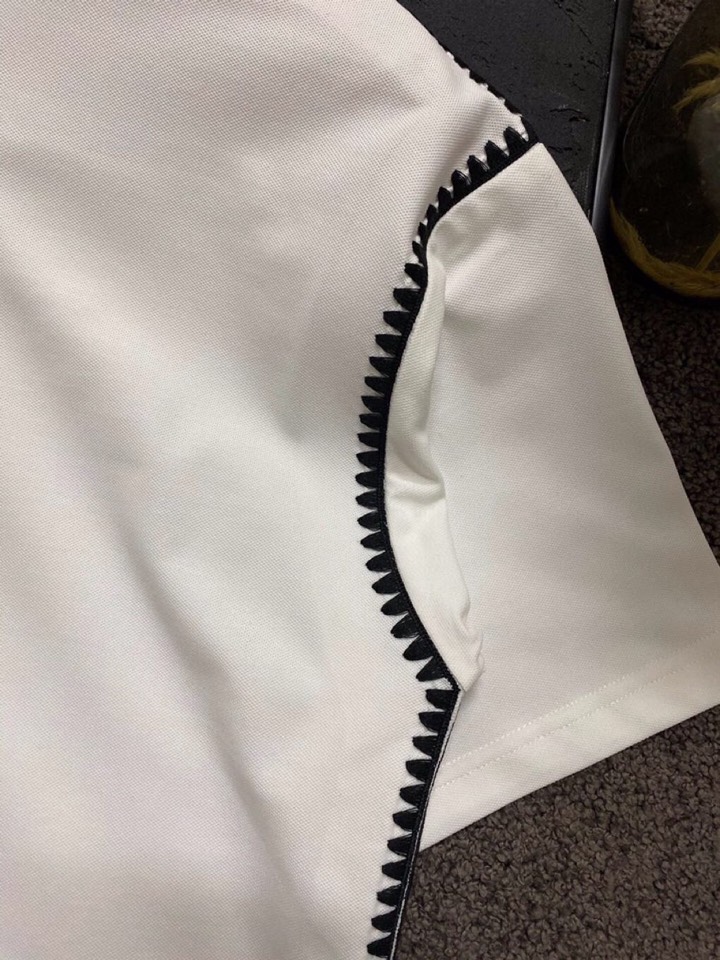 LOEWE 罗意威春夏网红爆款，钩花边短袖圆领T恤，专属定制奢品丝光珠地面料，爽滑舒适有型，手感超一流，