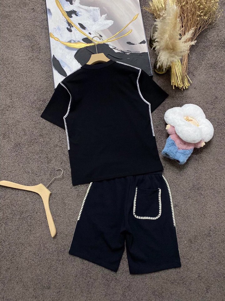 LOEWE 罗意威春夏网红爆款，钩花边短袖圆领短款套装，专属定制奢品丝光珠地面料，爽滑舒适有型，手感超一