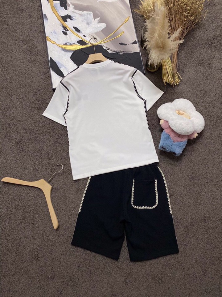 LOEWE 罗意威春夏网红爆款，钩花边短袖圆领短款套装，专属定制奢品丝光珠地面料，爽滑舒适有型，手感超一