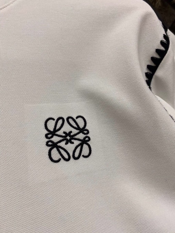 LOEWE 罗意威春夏网红爆款，钩花边短袖圆领短款套装，专属定制奢品丝光珠地面料，爽滑舒适有型，手感超一