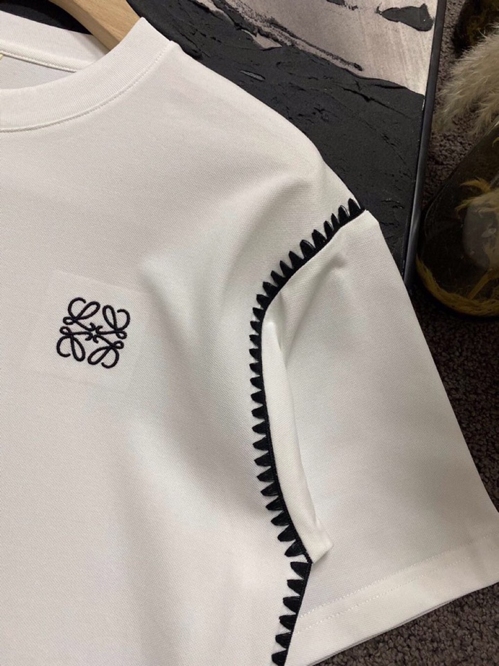 LOEWE 罗意威春夏网红爆款，钩花边短袖圆领短款套装，专属定制奢品丝光珠地面料，爽滑舒适有型，手感超一