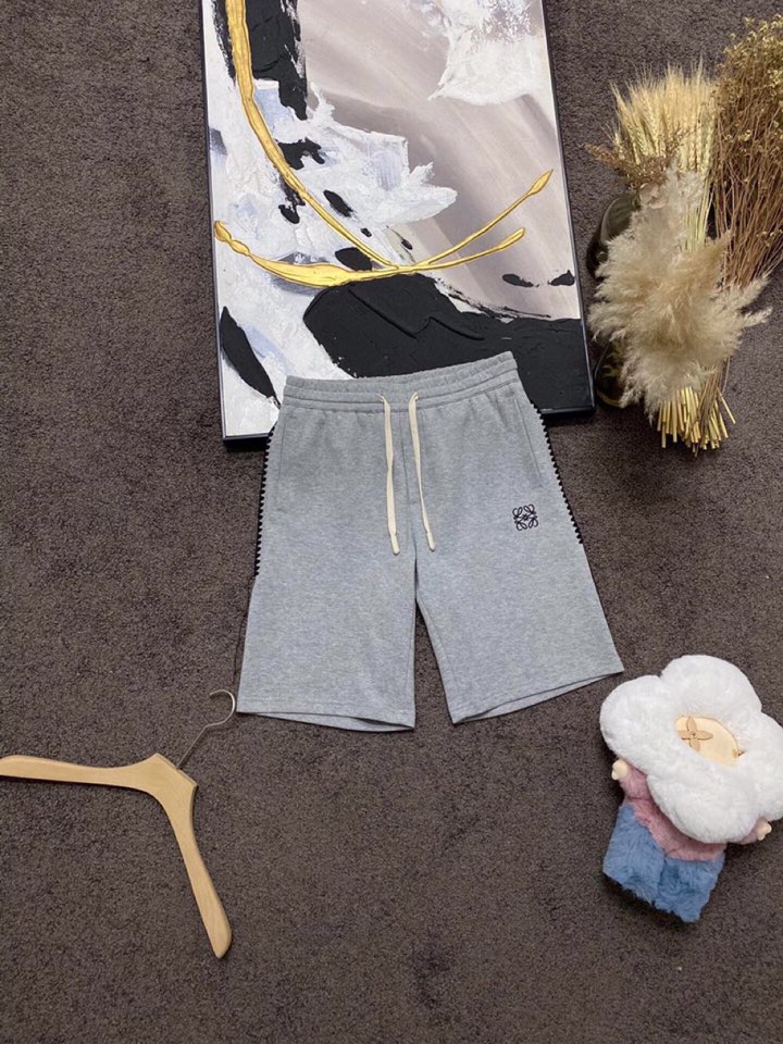 LOEWE 罗意威春夏网红爆款，钩花边短袖圆领短款套装，专属定制奢品丝光珠地面料，爽滑舒适有型，手感超一