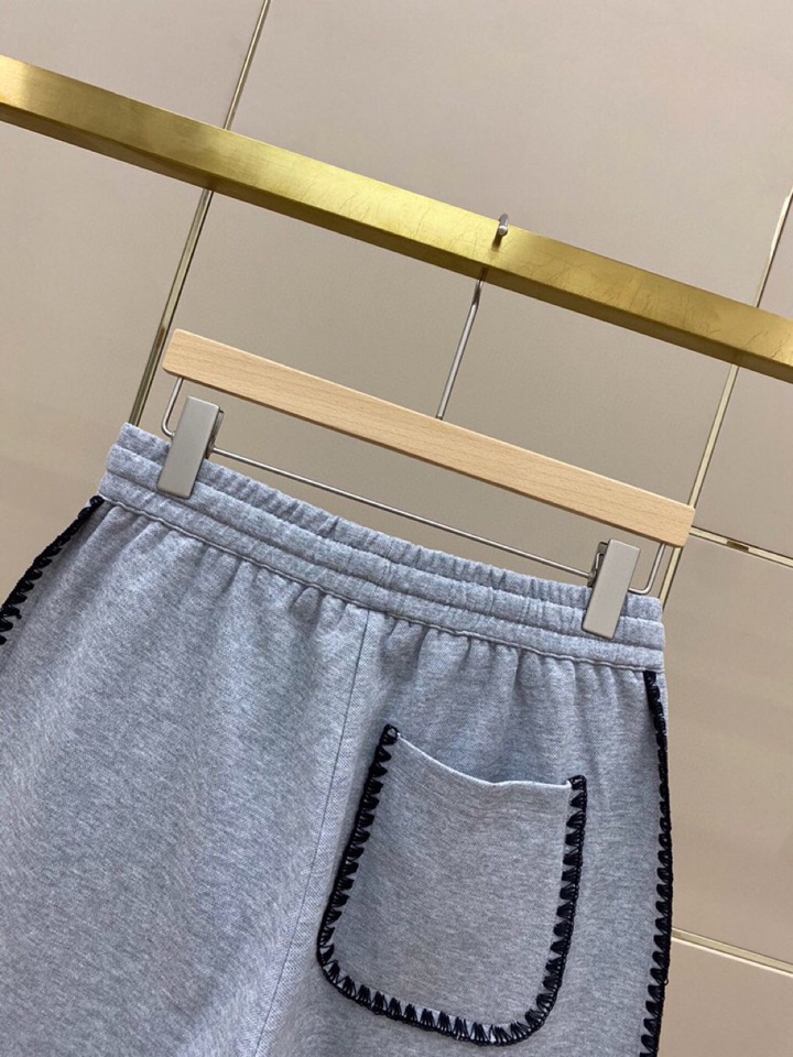 LOEWE 罗意威春夏网红爆款🔥火爆罗罗威钩花边短裤，专属定制奢品空气珠地面料，爽滑舒适有型，手感超一流