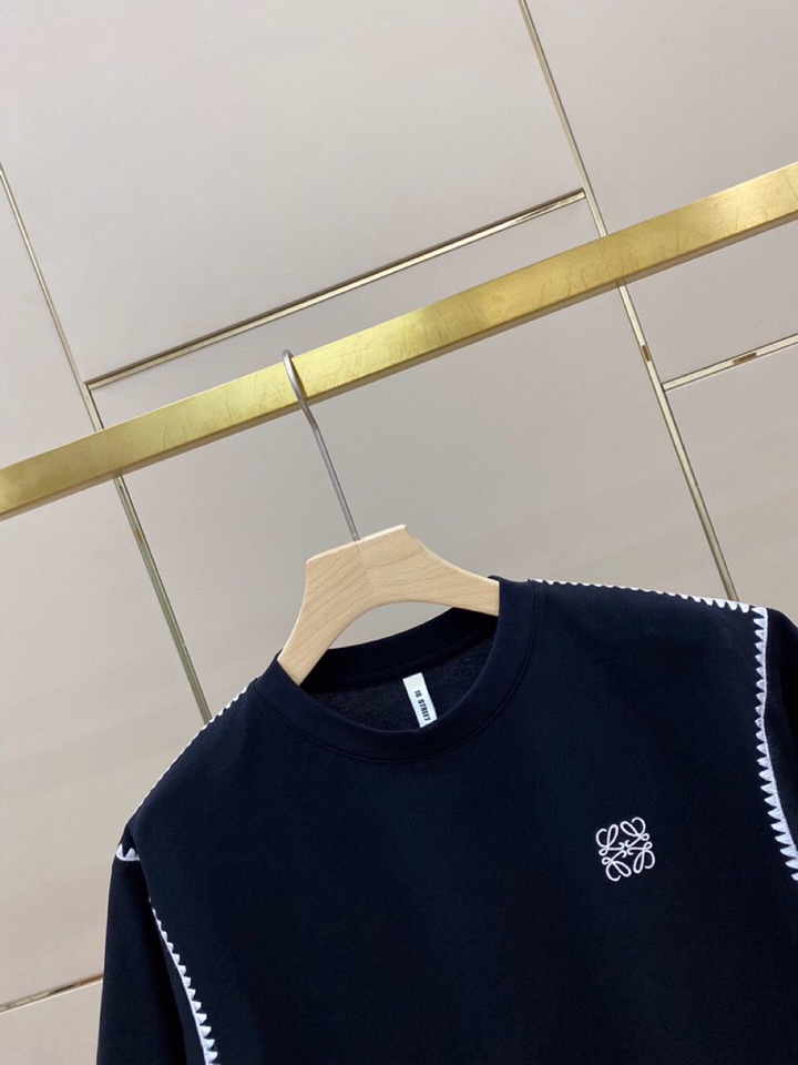 LOEWE 罗意威春夏网红爆款，钩花边短袖圆领T恤，专属定制奢品丝光珠地面料，爽滑舒适有型，手感超一流，