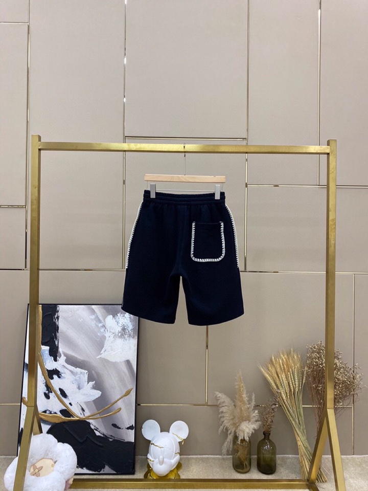 LOEWE 罗意威春夏网红爆款，钩花边短袖圆领短款套装，专属定制奢品丝光珠地面料，爽滑舒适有型，手感超一