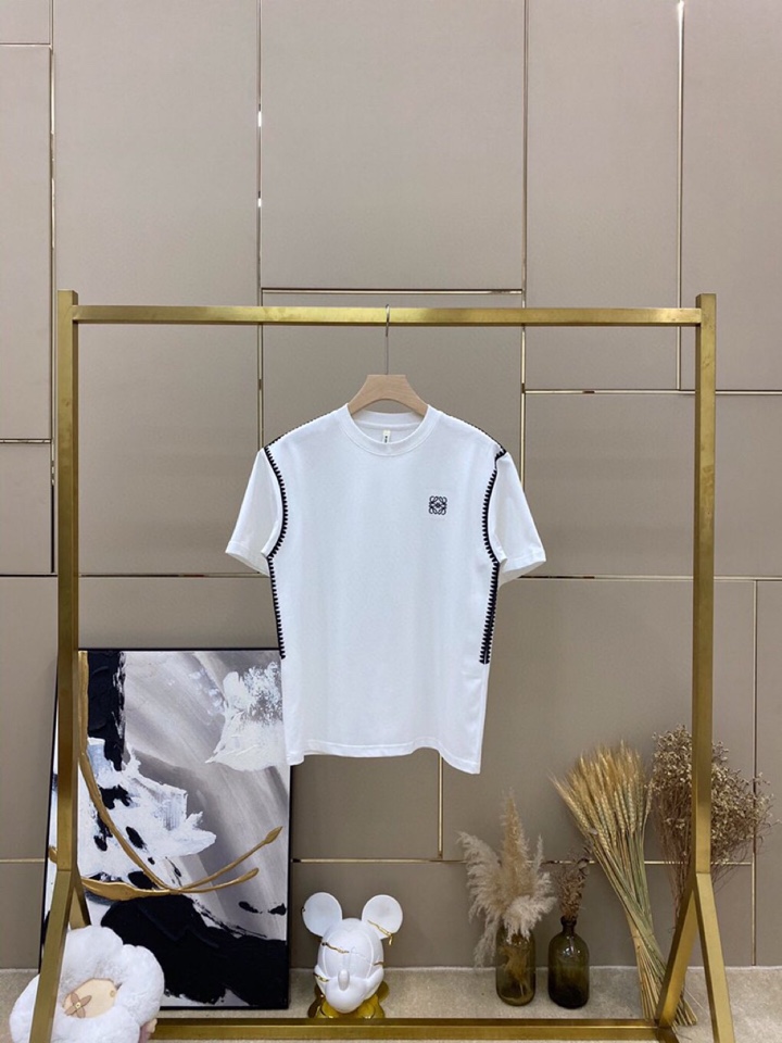 LOEWE 罗意威春夏网红爆款，钩花边短袖圆领短款套装，专属定制奢品丝光珠地面料，爽滑舒适有型，手感超一