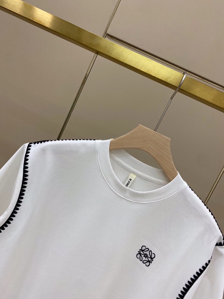 LOEWE 罗意威春夏网红爆款，钩花边短袖圆领短款套装，专属定制奢品丝光珠地面料，爽滑舒适有型，手感超一