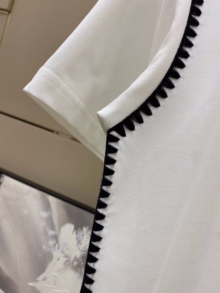 LOEWE 罗意威春夏网红爆款，钩花边短袖圆领短款套装，专属定制奢品丝光珠地面料，爽滑舒适有型，手感超一