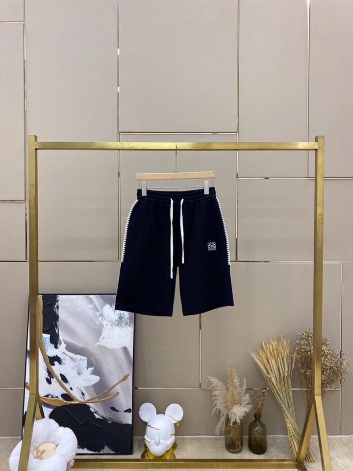 LOEWE 罗意威春夏网红爆款，钩花边短袖圆领短款套装，专属定制奢品丝光珠地面料，爽滑舒适有型，手感超一