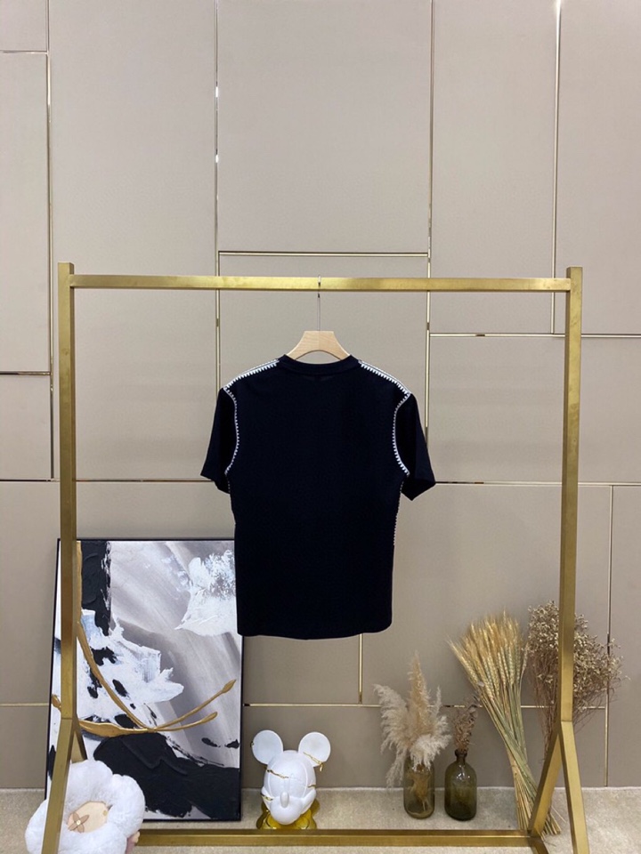 LOEWE 罗意威春夏网红爆款，钩花边短袖圆领短款套装，专属定制奢品丝光珠地面料，爽滑舒适有型，手感超一