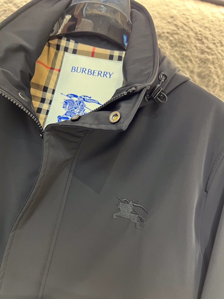 Burberry 巴宝莉2025ss 秋冬新品男士休闲隐藏式防风帽连帽风衣外套， 高奢内敛低调，轻松驾驭