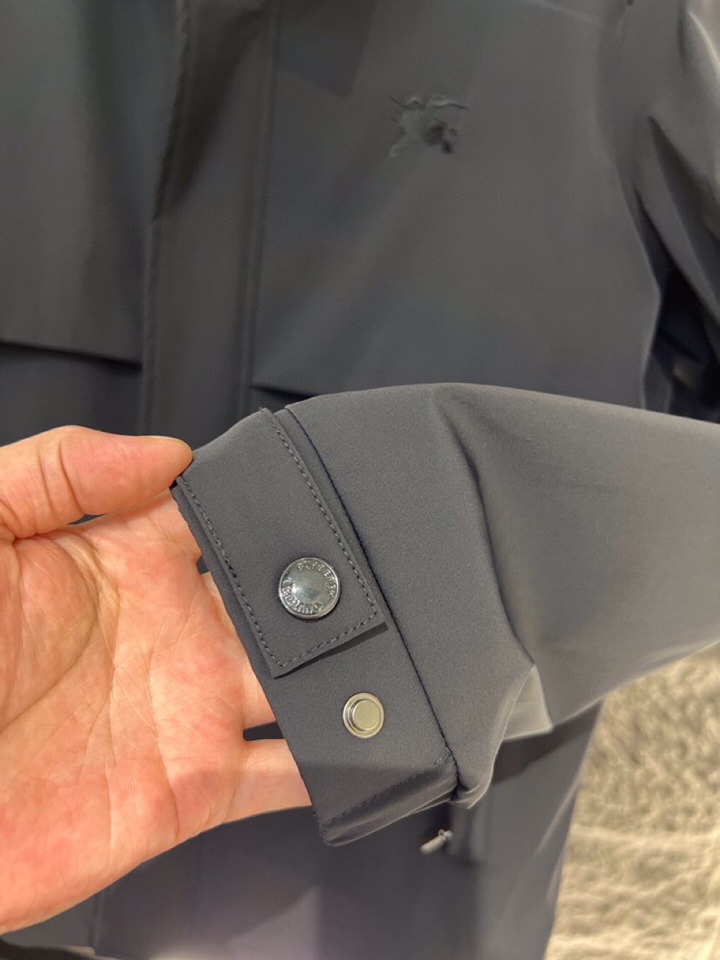 Burberry 巴宝莉2025ss 秋冬新品男士休闲隐藏式防风帽连帽风衣外套， 高奢内敛低调，轻松驾驭