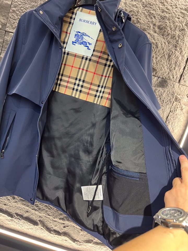 Burberry 巴宝莉2025ss 秋冬新品男士休闲隐藏式防风帽连帽风衣外套， 高奢内敛低调，轻松驾驭