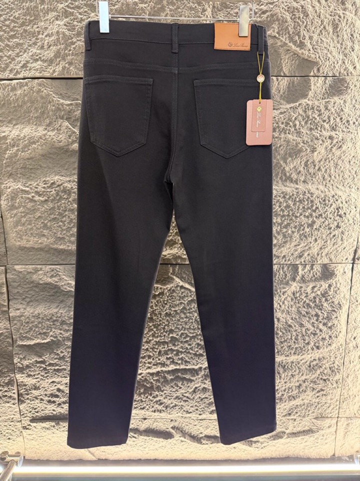 Loro Piana 诺悠翩雅 lP🆕ss 秋冬新品男士棉质不褪色牛仔裤， 裁剪精细完美，经典颜色上身很