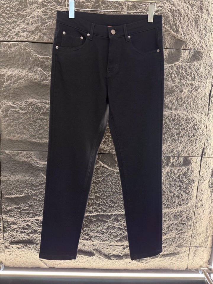 Loro Piana 诺悠翩雅 lP🆕ss 秋冬新品男士棉质不褪色牛仔裤， 裁剪精细完美，经典颜色上身很